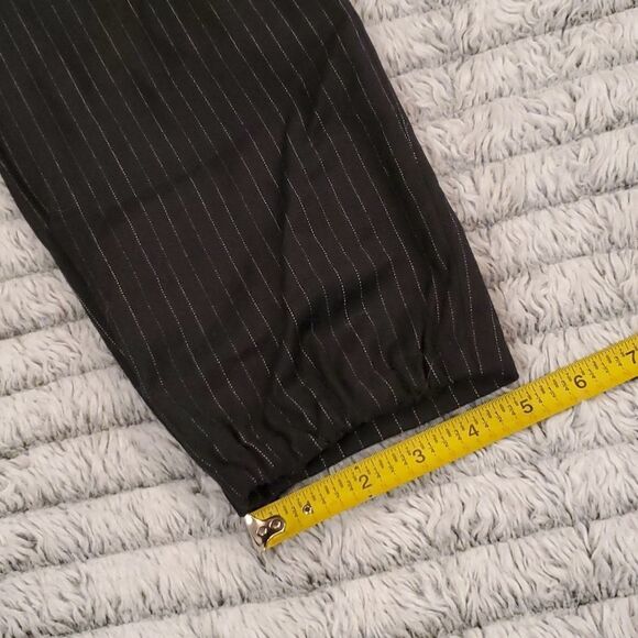 Black and white pinstripe pleated Michael Kors pants size 4. - Picture 10 of 11